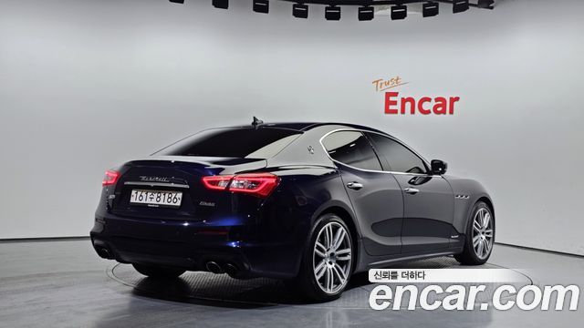 Maserati Гибли 2019