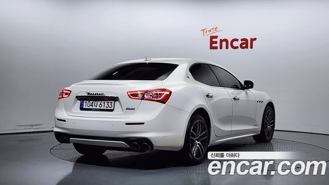 Maserati Гибли 2018