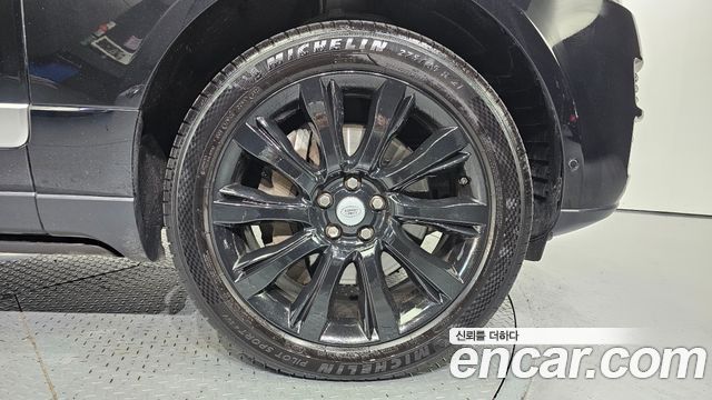 Land Rover Рендж Ровер 4 поколения. 2017