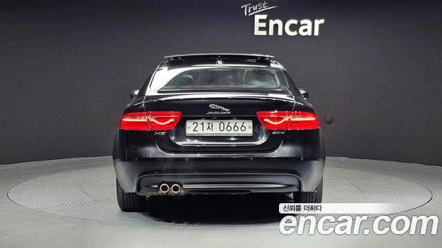Jaguar Xe 2016