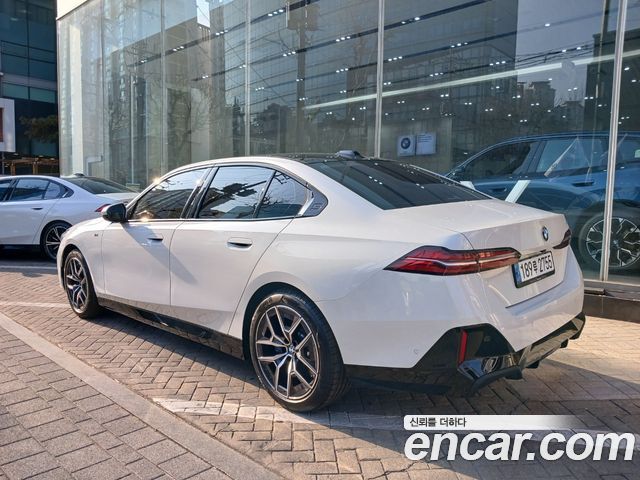 BMW 5 серия (G60) 2025