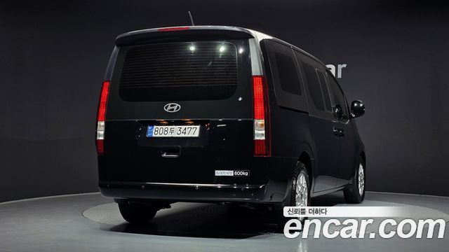 Hyundai Стария 2025