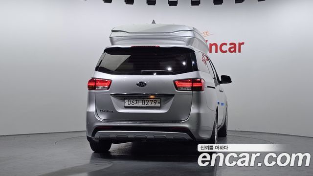 Kia Совершенно новый карнавал 2016