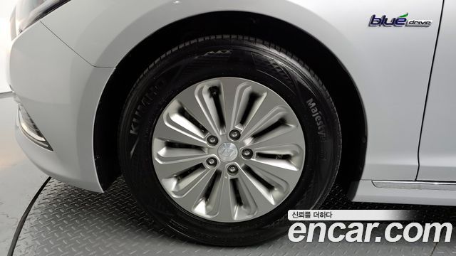 Hyundai НЧ Соната Гибрид 2016