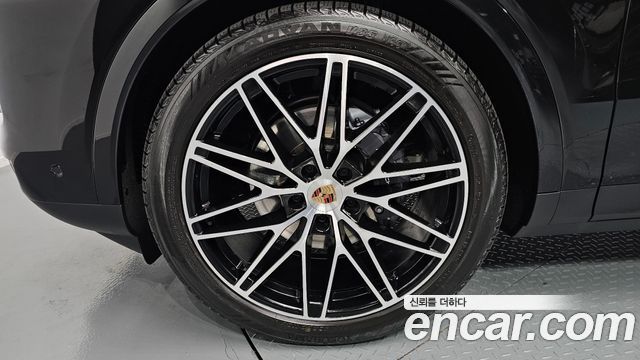 Porsche Кайенна (PO536) 2024