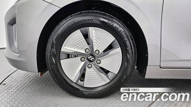 Hyundai Новый гибрид Ioniq 2020