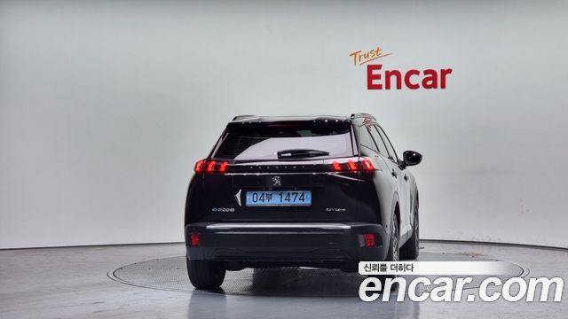 Peugeot е-2008 2021