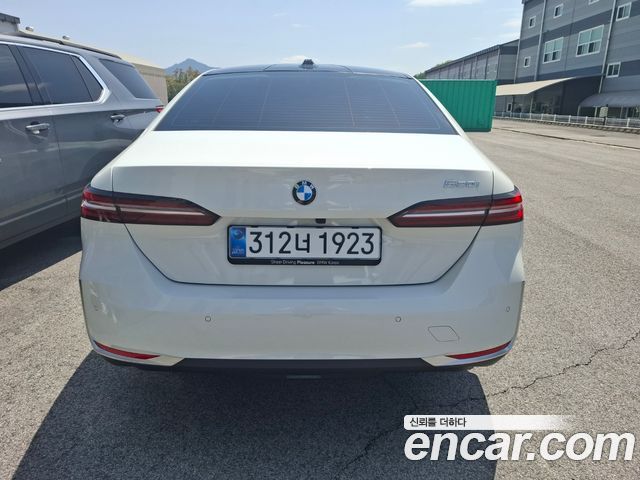 BMW 5 Series (G60) 2025