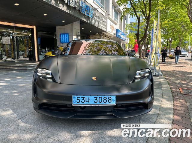 Porsche Taycan 2021