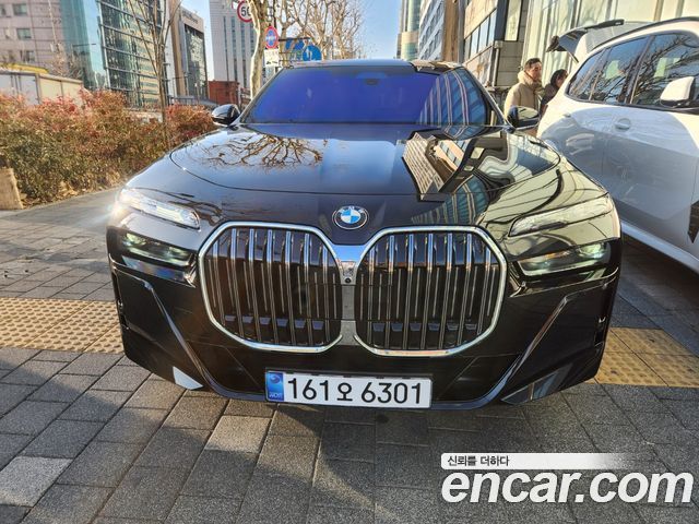 BMW 7 серия (G70) 2025