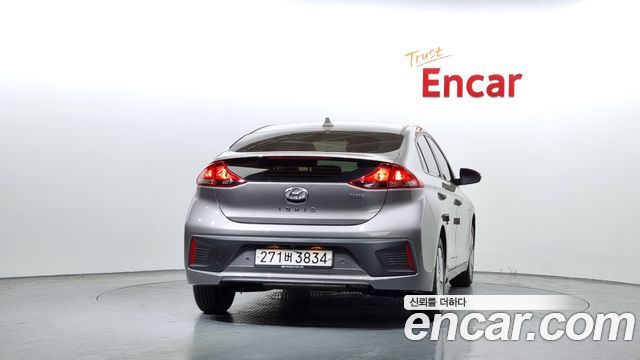 Hyundai Новый гибрид Ioniq 2020