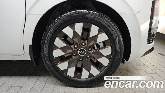 Hyundai Стария 2023