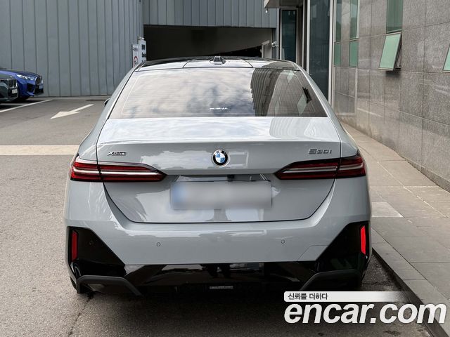 BMW 5 серия (G60) 2025