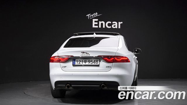 Jaguar XФ (H260) 2018