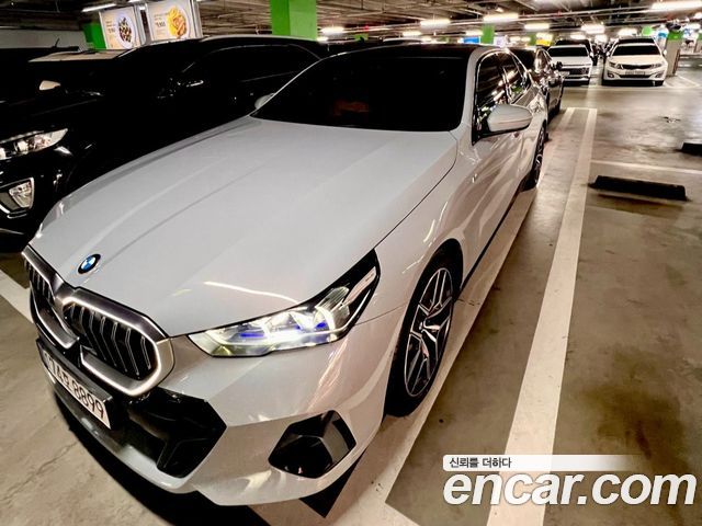 BMW 5 Series (G60) 2024