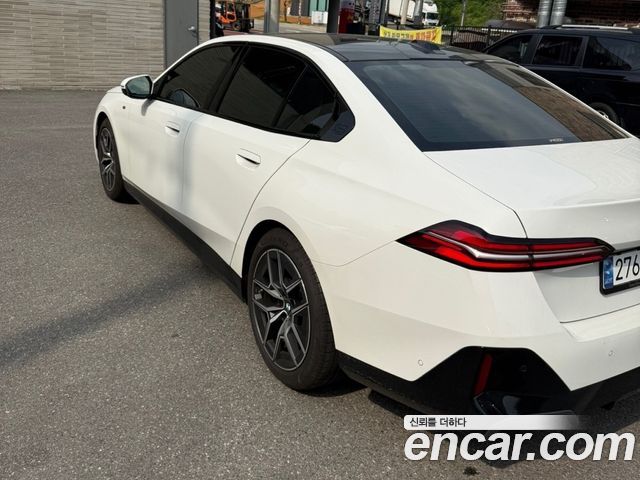 BMW 5 серия (G60) 2025