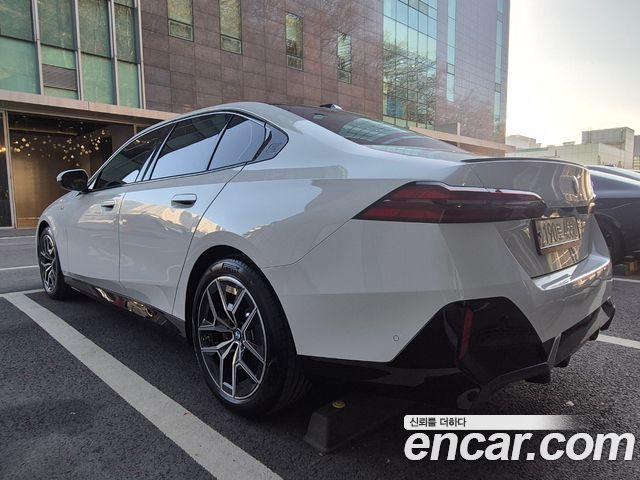 BMW 5 серия (G60) 2025