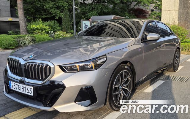 BMW 5 Series (G60) 2025