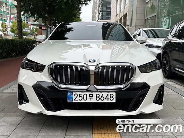 BMW 5 Series (G60) 2024
