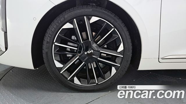 Kia Новый гибрид K8 2025