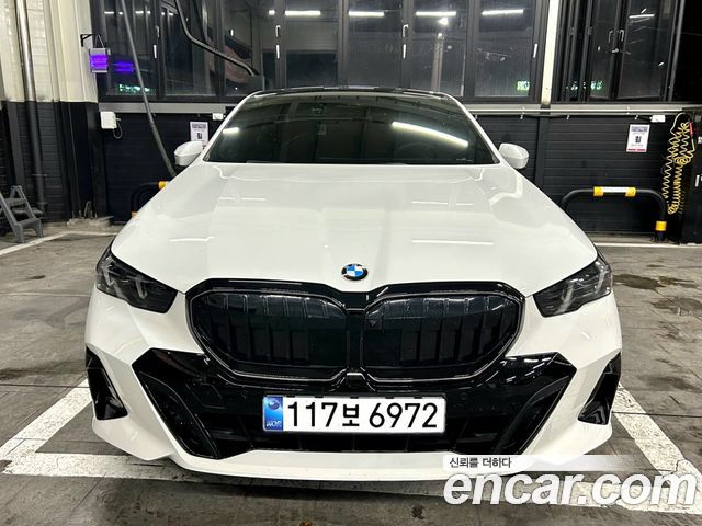 BMW 5 Series (G60) 2025