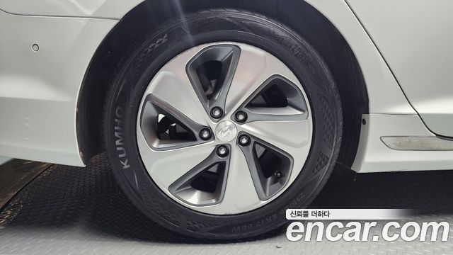 Hyundai YF Sonata Hybrid 2016