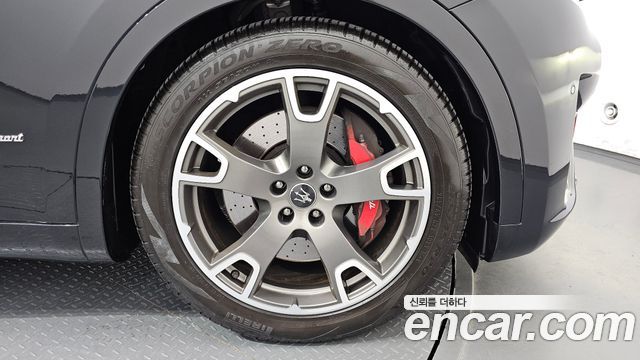 Maserati Леванте 2021