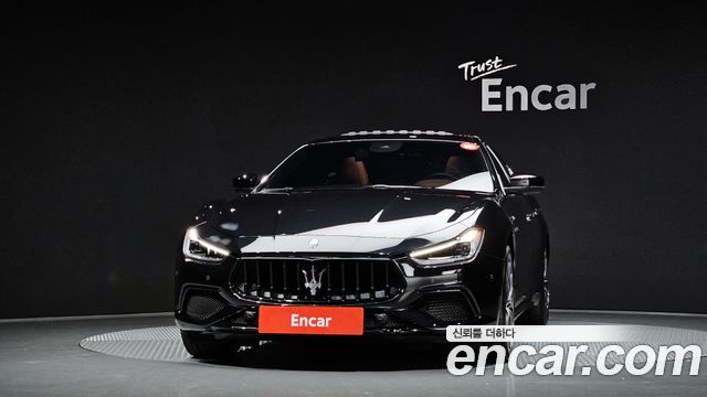 Maserati Гибли 2022