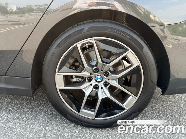 BMW 5 Series (G60) 2024