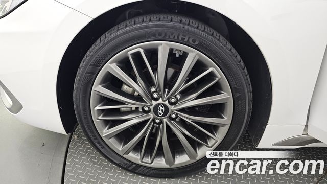 Hyundai Grandeur IG Hybrid 2019