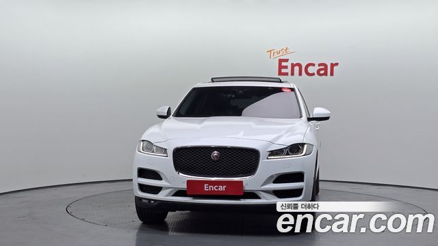 Jaguar Ф-ПАСЕ 2018