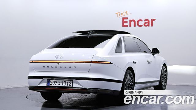 Hyundai Грандеур Гибрид (GN7) 2023