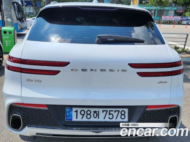 Genesis ГВ70 2024