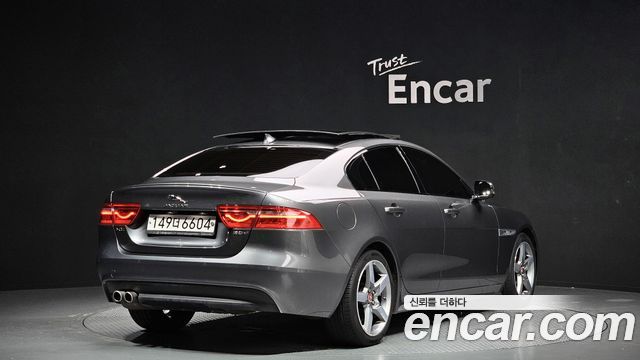 Jaguar Xe 2016