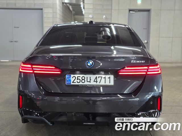 BMW 5 Series (G60) 2024