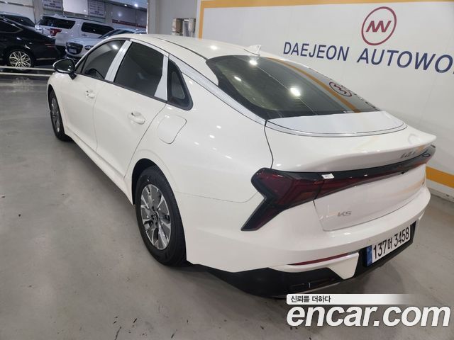 Kia Новый гибрид K5 третьего поколения 2025