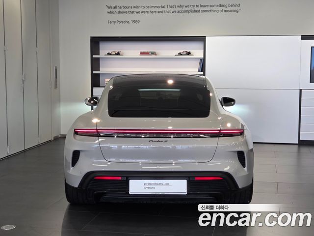 Porsche Taycan 2025