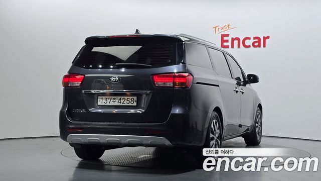 Kia Совершенно новый карнавал 2016