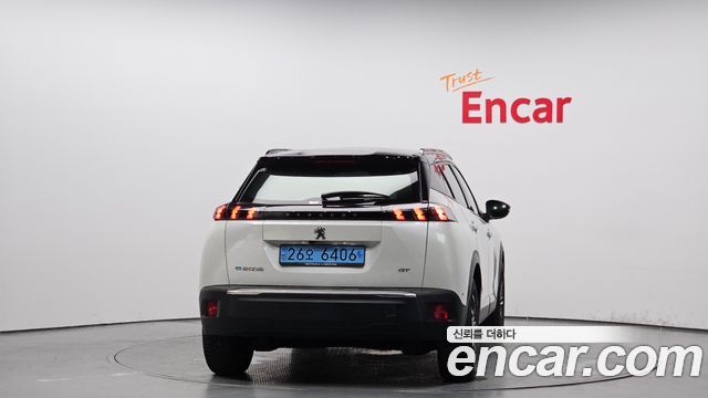 Peugeot е-2008 2-го поколения 2022