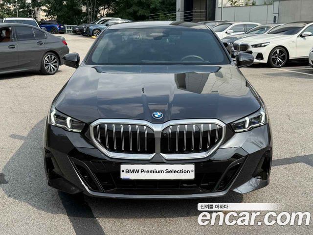 BMW 5 Series (G60) 2025