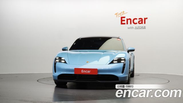 Porsche Тайкан 2024