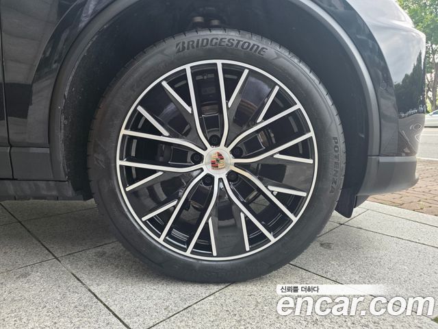 Porsche Макан EV 2025