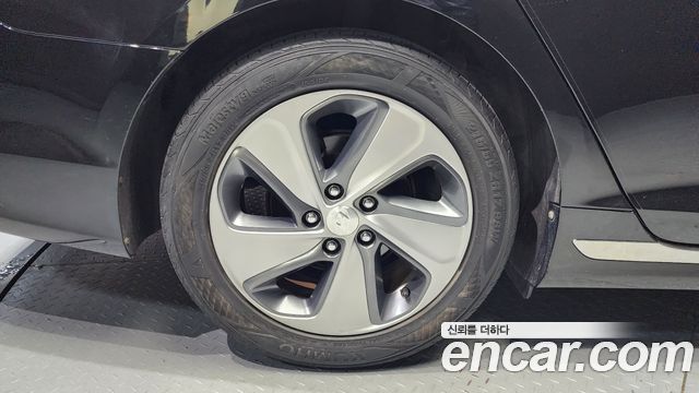 Hyundai YF Sonata Hybrid 2016