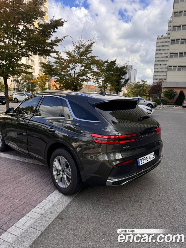 Genesis GV70 2025