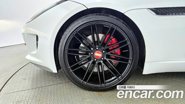 Jaguar F-ТИП 2016