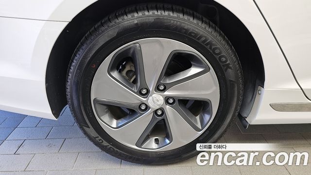 Hyundai YF Sonata Hybrid 2016