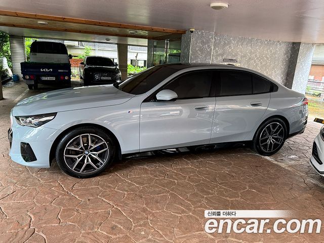 BMW 5 серия (G60) 2025