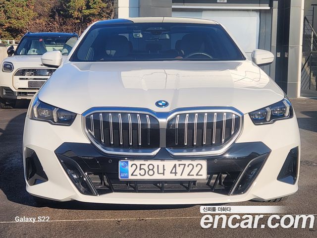BMW 5 Series (G60) 2025