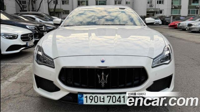Maserati Quattroporte 2021