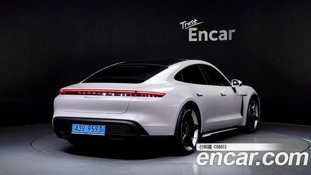 Porsche Taycan 2021